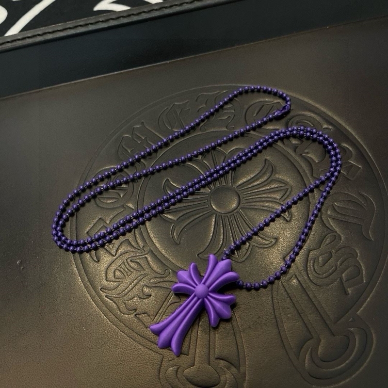 Ch*0me He**ts necklaces